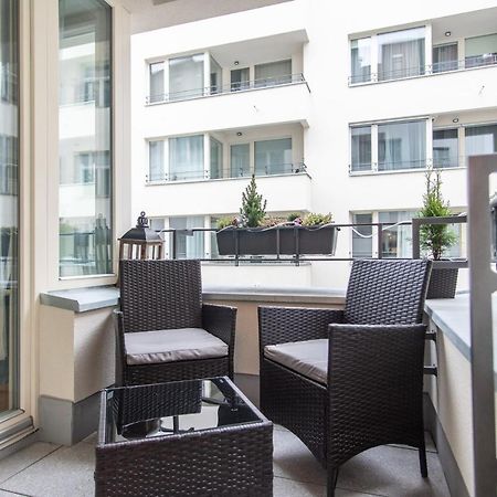 Apartment With Balcony Praha Bagian luar foto