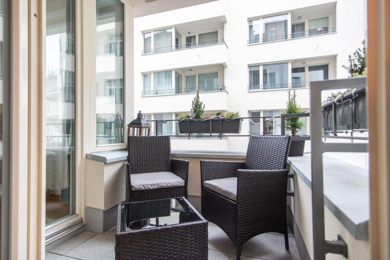 Apartment With Balcony Praha Bagian luar foto