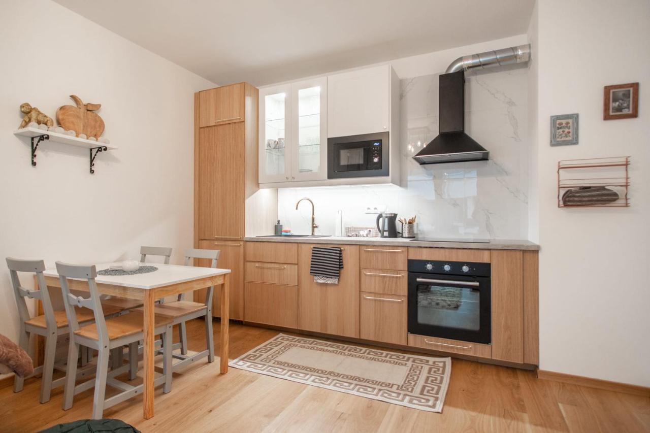 Apartment With Balcony Praha Bagian luar foto