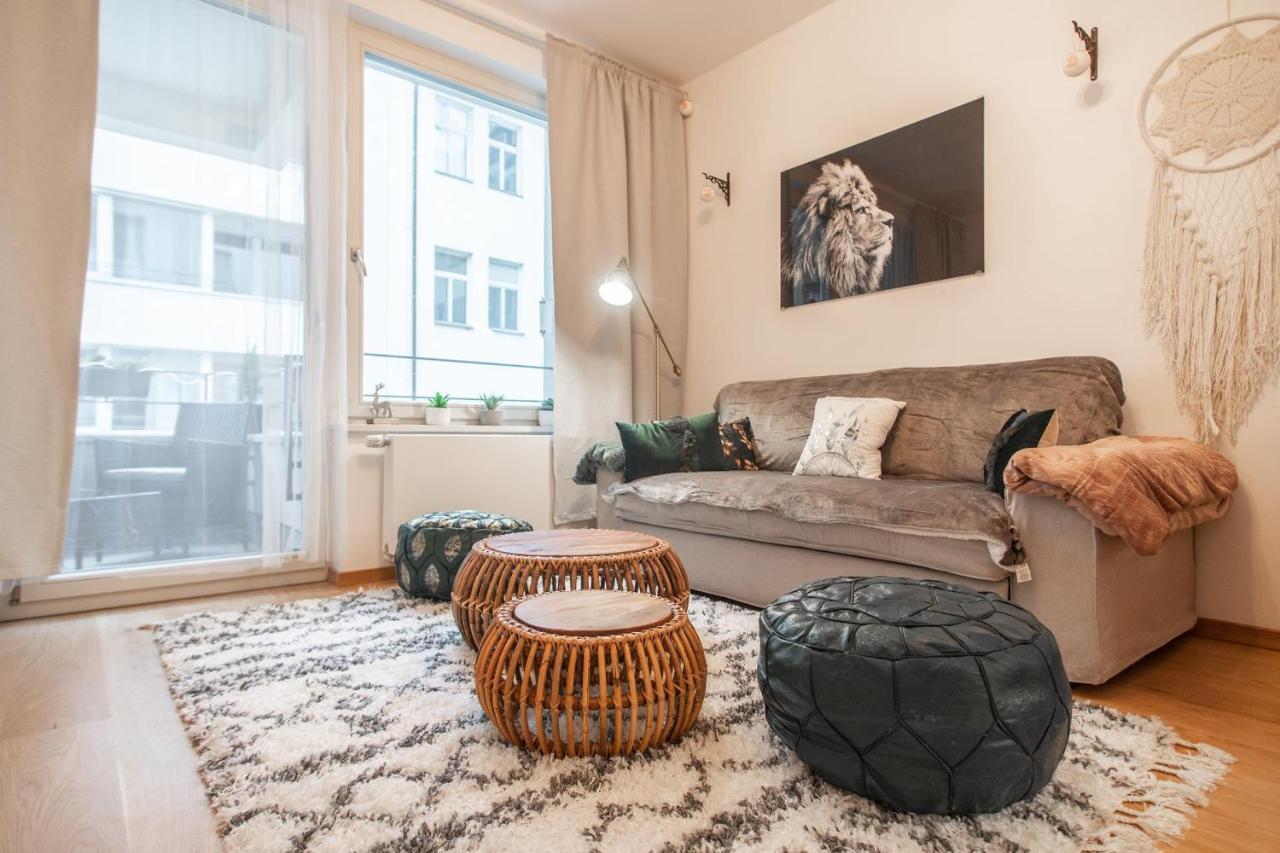 Apartment With Balcony Praha Bagian luar foto