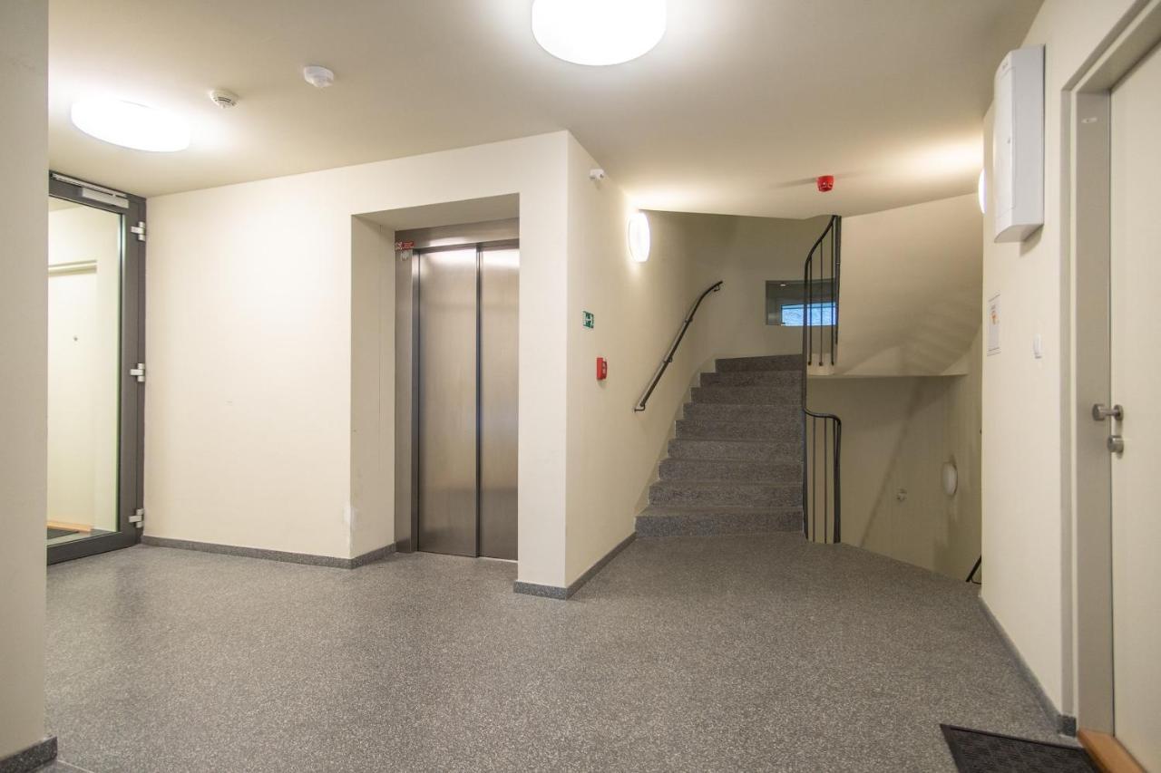 Apartment With Balcony Praha Bagian luar foto