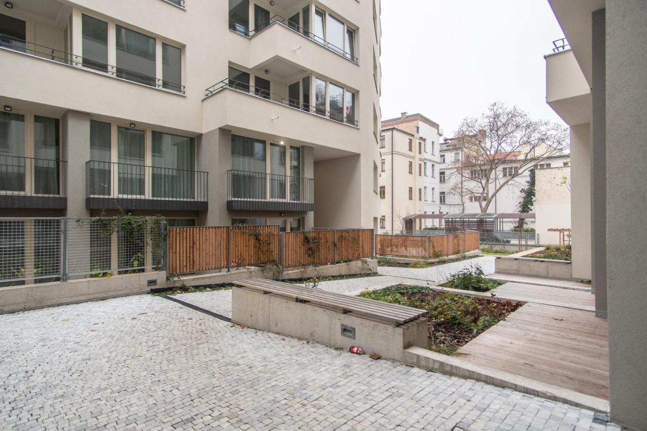 Apartment With Balcony Praha Bagian luar foto